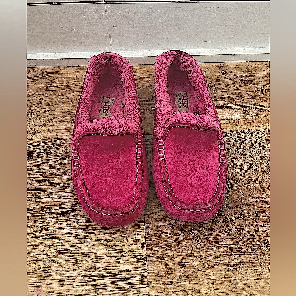 Ugg Pink Women’s Slipper with Sole Size 6